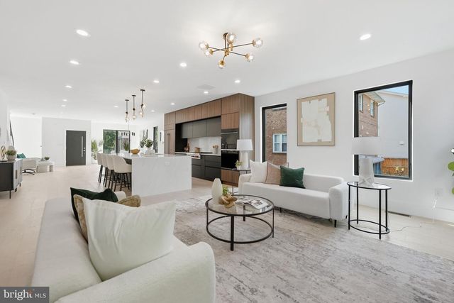 818 N EDGEWOOD ST, Arlington, VA 22201