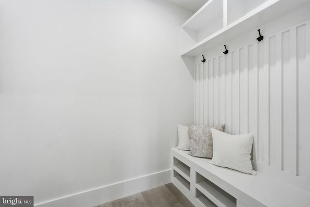 818 N EDGEWOOD ST, Arlington, VA 22201