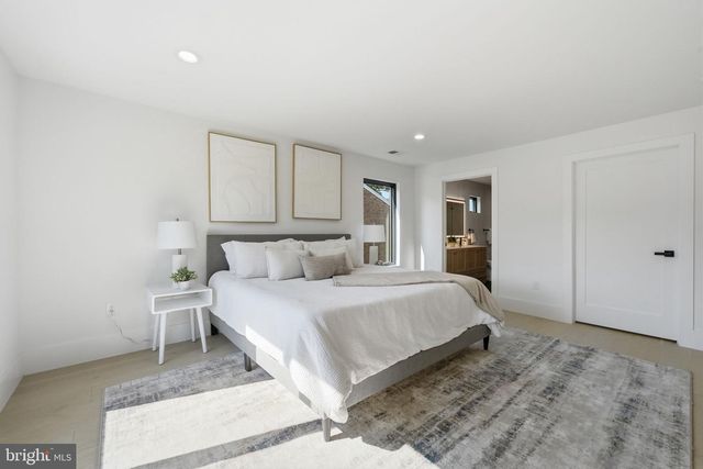818 N EDGEWOOD ST, Arlington, VA 22201