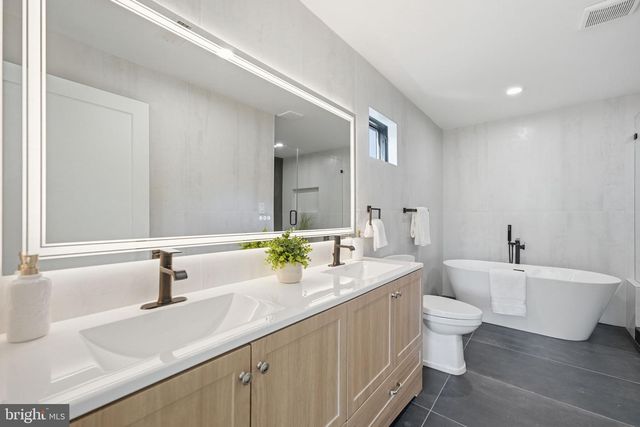818 N EDGEWOOD ST, Arlington, VA 22201