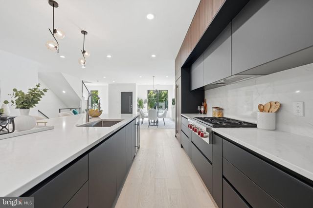 818 N EDGEWOOD ST, Arlington, VA 22201