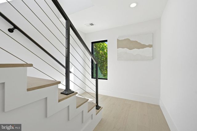 818 N EDGEWOOD ST, Arlington, VA 22201