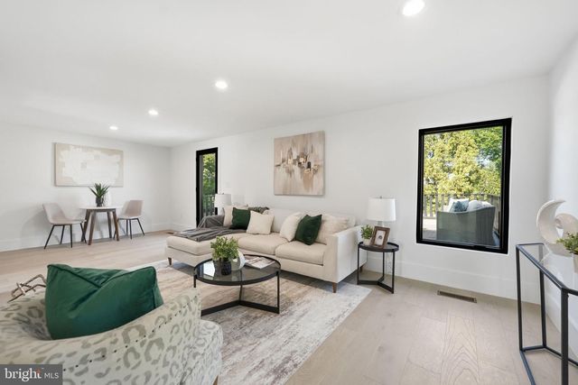 818 N EDGEWOOD ST, Arlington, VA 22201