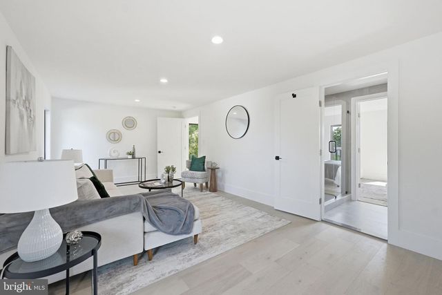 818 N EDGEWOOD ST, Arlington, VA 22201