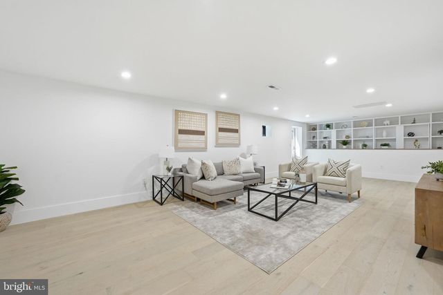 818 N EDGEWOOD ST, Arlington, VA 22201