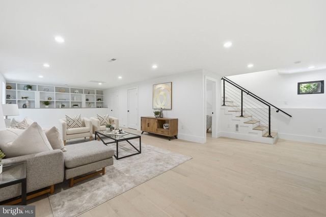 818 N EDGEWOOD ST, Arlington, VA 22201