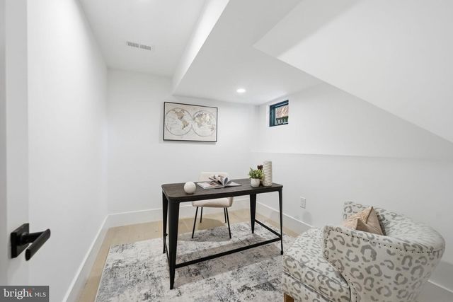 818 N EDGEWOOD ST, Arlington, VA 22201