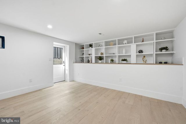 818 N EDGEWOOD ST, Arlington, VA 22201