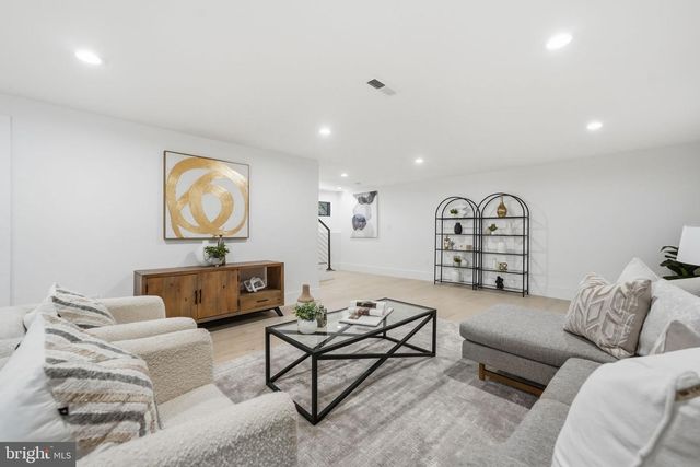 818 N EDGEWOOD ST, Arlington, VA 22201