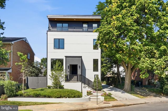 818 N EDGEWOOD ST, Arlington, VA 22201