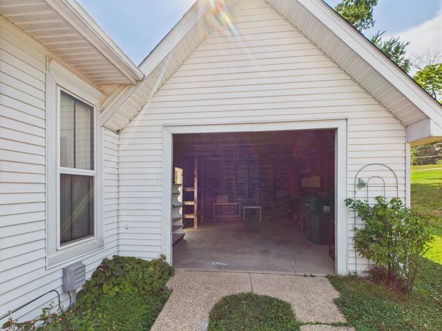 611 Cedar Avenue, Cabool, MO 65689