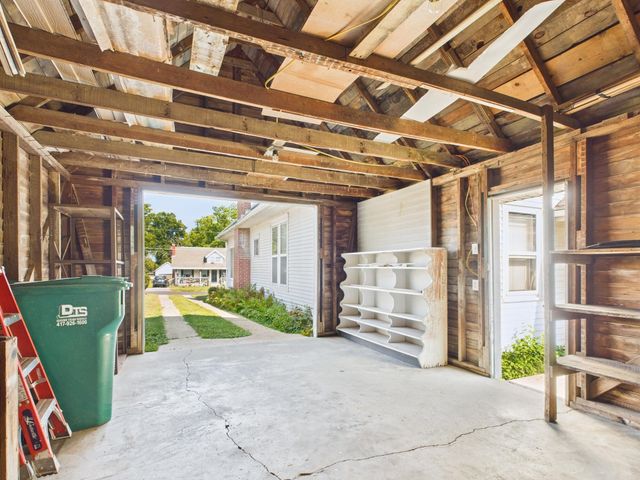 611 Cedar Avenue, Cabool, MO 65689