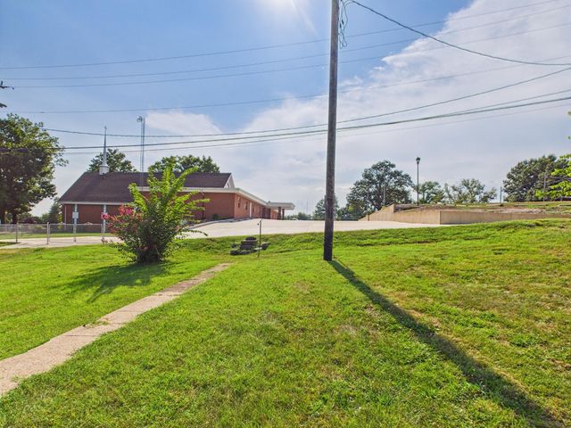 611 Cedar Avenue, Cabool, MO 65689