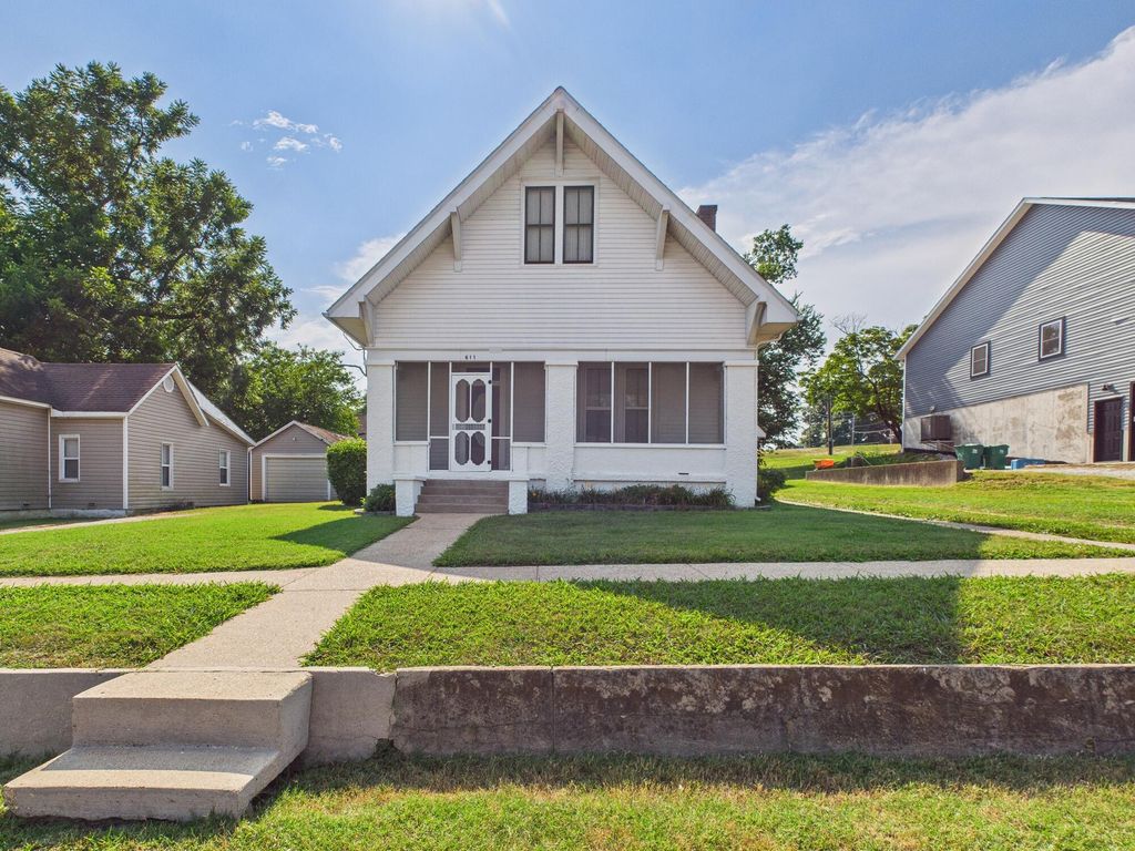 611 Cedar Avenue, Cabool, MO 65689