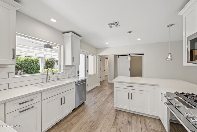 5131 E WELDON Avenue, Phoenix, AZ 85018