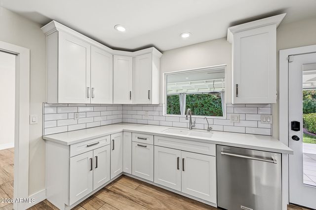 5131 E WELDON Avenue, Phoenix, AZ 85018