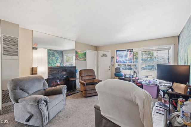 1146 NE D Street, Grants Pass, OR 97526
