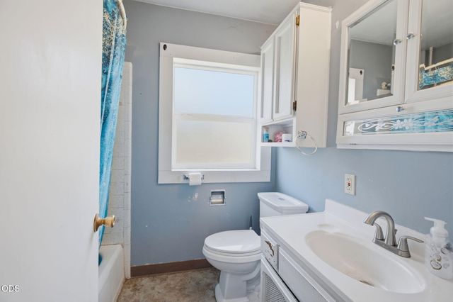 1146 NE D Street, Grants Pass, OR 97526