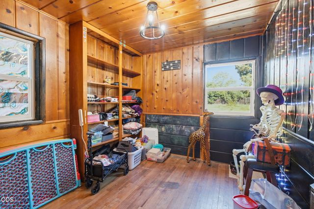 1146 NE D Street, Grants Pass, OR 97526