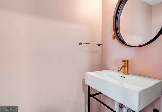 1371 ADAMS ST NE, Washington, DC 20018