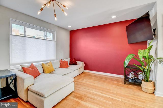 1371 ADAMS ST NE, Washington, DC 20018