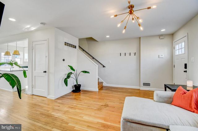 1371 ADAMS ST NE, Washington, DC 20018