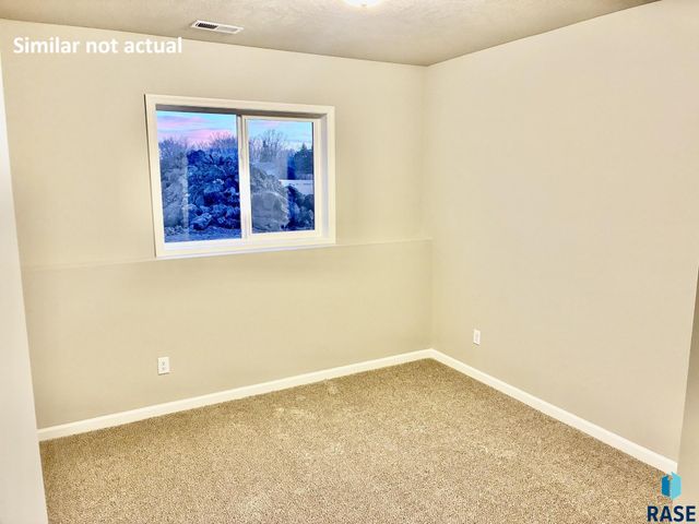 2800 S Copper Creek Ave Avenue, Sioux Falls, SD 57110