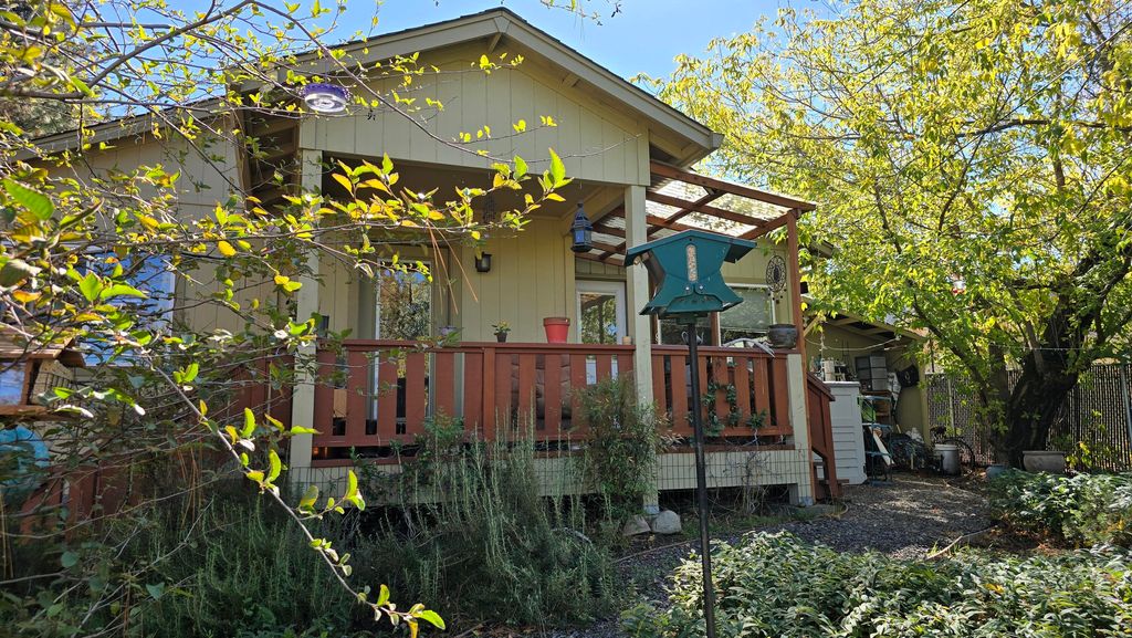 488 Crowson Road, Ashland, OR 97520