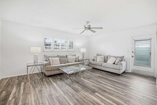 101 Doolen Court 201, North Palm Beach, FL 33408