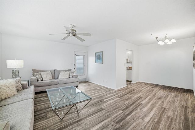 101 Doolen Court 201, North Palm Beach, FL 33408