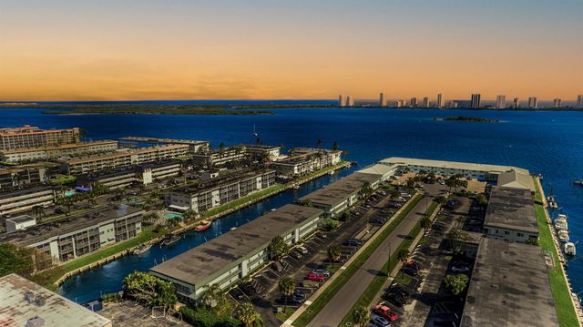 101 Doolen Court 201, North Palm Beach, FL 33408