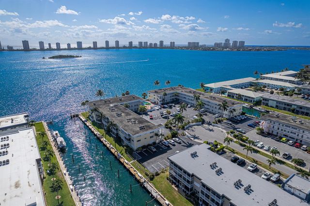 101 Doolen Court 201, North Palm Beach, FL 33408