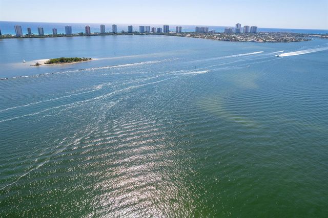 101 Doolen Court 201, North Palm Beach, FL 33408