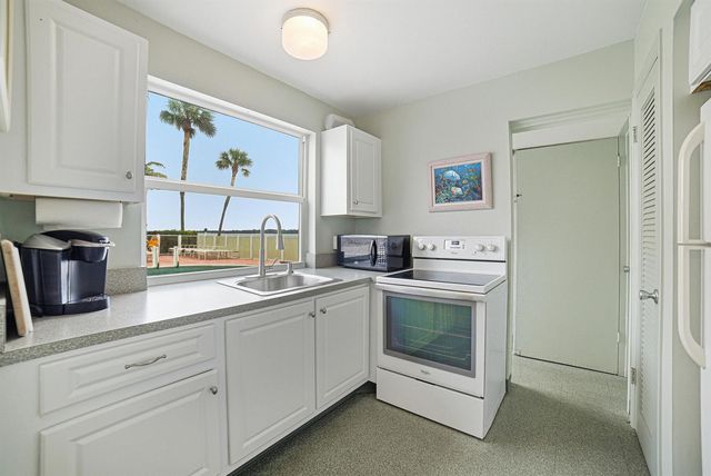 101 Doolen Court 201, North Palm Beach, FL 33408