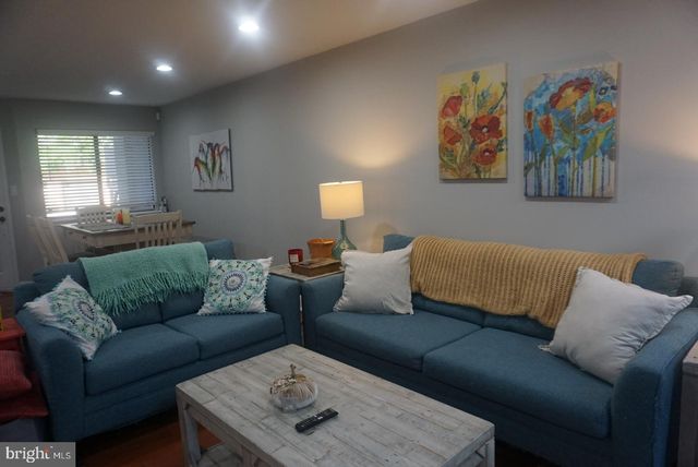 2002 AUGUSTA CIR, Mt Laurel, NJ 08054