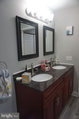 2002 AUGUSTA CIR, Mt Laurel, NJ 08054