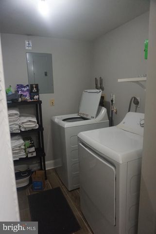 2002 AUGUSTA CIR, Mt Laurel, NJ 08054
