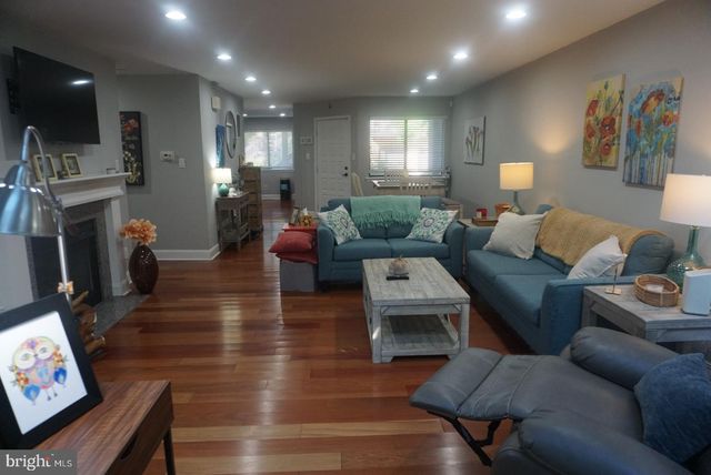 2002 AUGUSTA CIR, Mt Laurel, NJ 08054