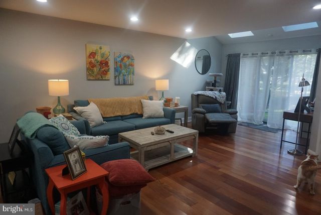 2002 AUGUSTA CIR, Mt Laurel, NJ 08054