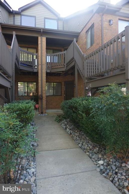 2002 AUGUSTA CIR, Mt Laurel, NJ 08054