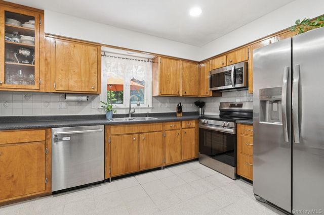 3 Dupont Avenue, White Plains, NY 10605