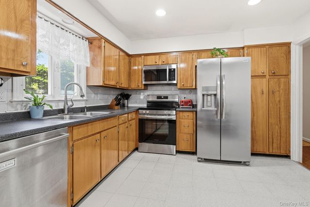 3 Dupont Avenue, White Plains, NY 10605