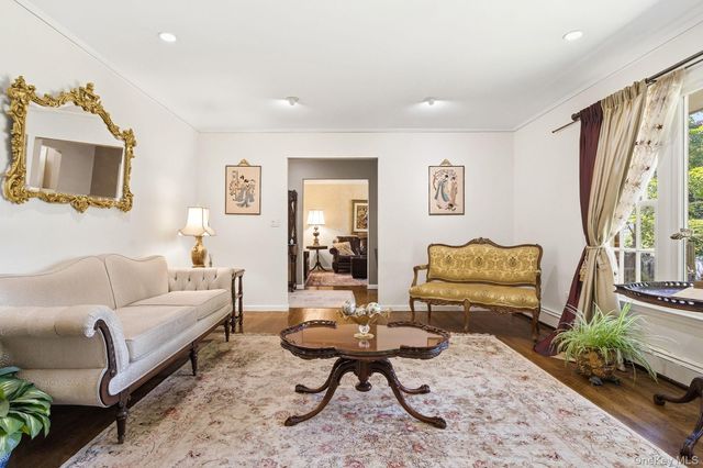 3 Dupont Avenue, White Plains, NY 10605
