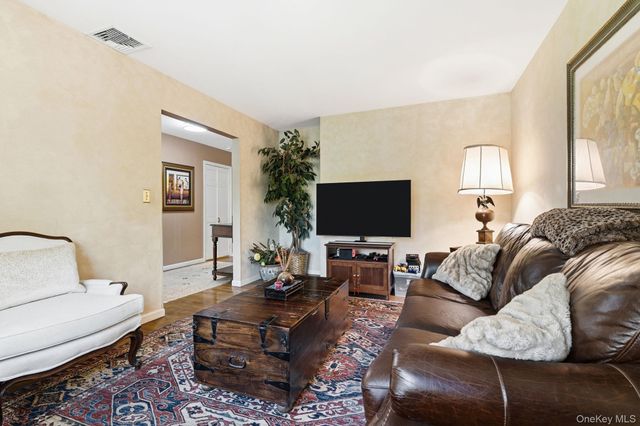 3 Dupont Avenue, White Plains, NY 10605