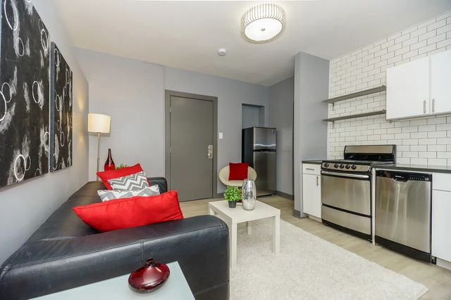 944 W Montrose Avenue 103, Chicago, IL 60613