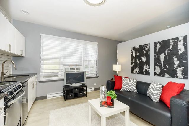 944 W Montrose Avenue 103, Chicago, IL 60613