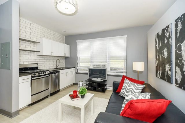 944 W Montrose Avenue 103, Chicago, IL 60613