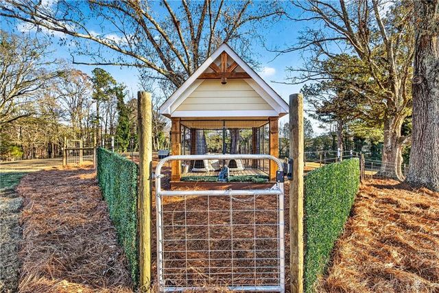 110 Riverbend Drive, Mcdonough, GA 30252