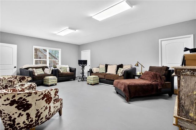 110 Riverbend Drive, Mcdonough, GA 30252