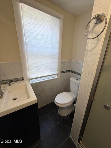 2 Manning Square, Albany, NY 12206